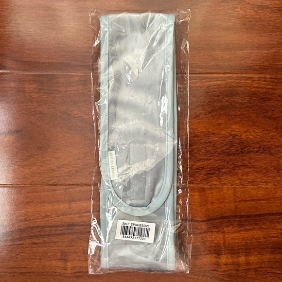 🧖🏻‍♀️ 4/$25 🆕 Adjustable Blue Embroidered Facial Headband - Picture 2 of 4